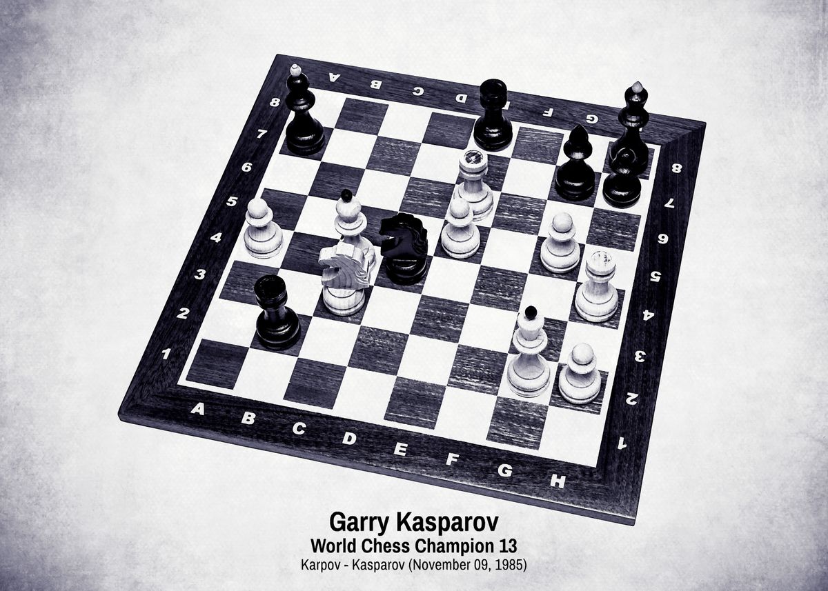 16 Kasparov Champion Folding Chess Set