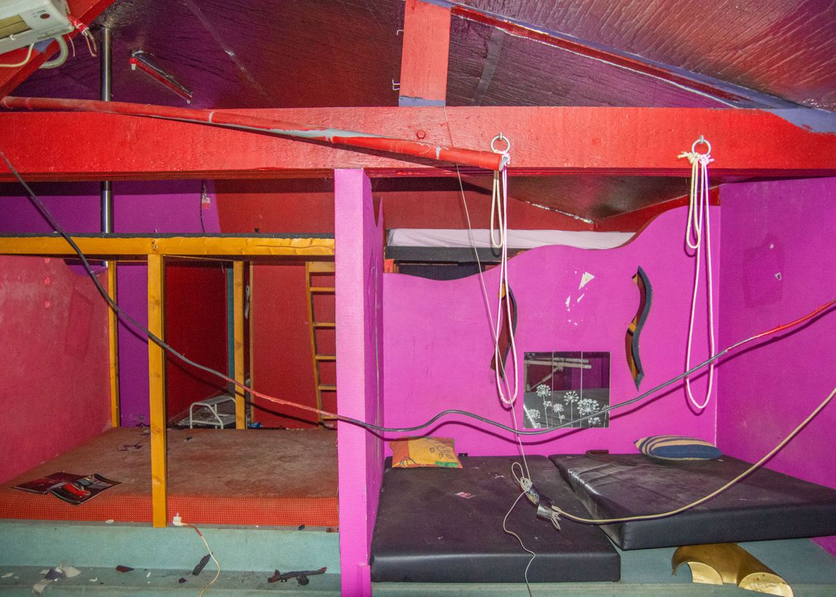 'Tie me up' Poster by Nicolas Pardoel Displate