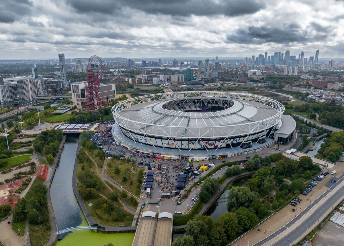 'London Stadium' Poster, picture, metal print, paint by Airpower Art ...