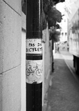 I photographed this Pas de Bicyclette sign on the stree ... 