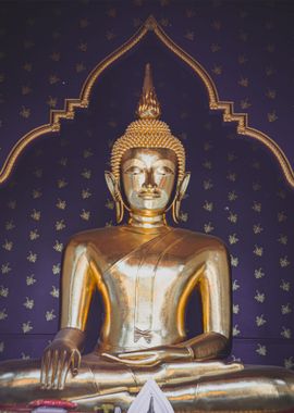 golden gautama buddha