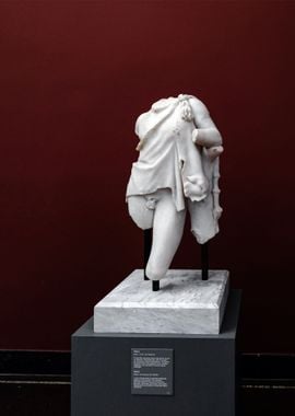 headless statue