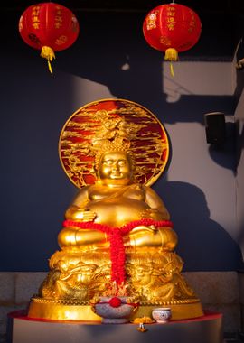 buddha gold statue