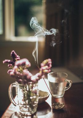 white glass mug flower