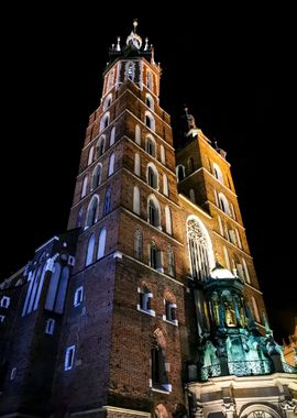 Kocio Mariacki at night