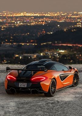 McLaren 620 observe city