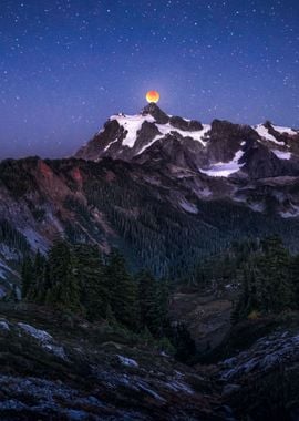 Blood Moon over Shuksan