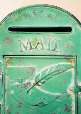 Mailbox old rusty green fr