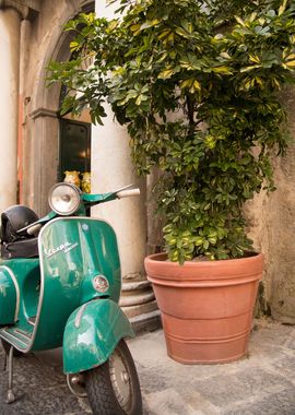 Retro Scooter in Amalfi 1