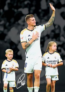 Toni Kroos with Kids