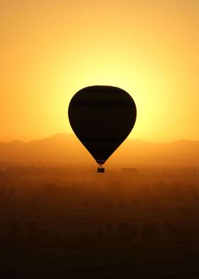 Balloon over the valley of the kings