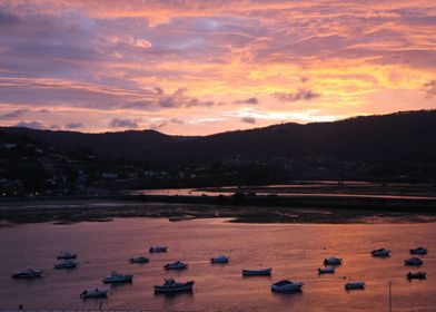 Pontedeume estuary. Reflex over the water, when sunset  ... 