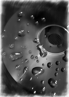 Retro CD and Water Droplets in Mono