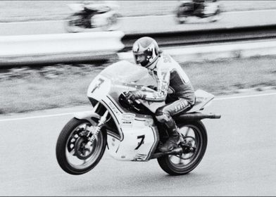 Barry Sheene. Barry starts the race at Mallory Park fro ... 