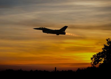 USAF F16 gets airborne with Afterburner