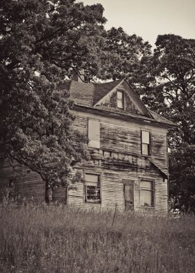 Abandoned old farm homestead in SW Wisconsin