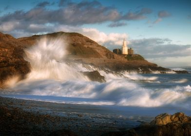 Storm Doris crashes onto Bracelet Bay rocks on the Gowe ... 