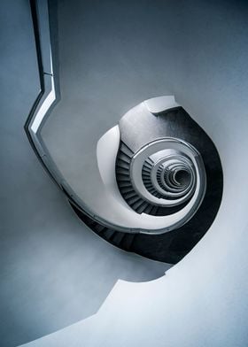 Monochromatic spiral staircase