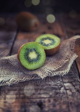 Kiwi half cut