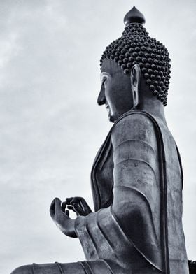 Lord Buddha praying statue - Monochrome