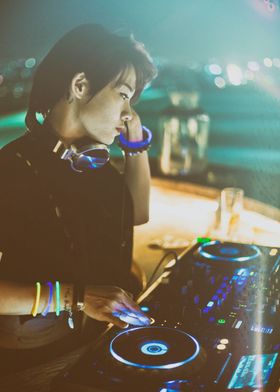 Female DJ live