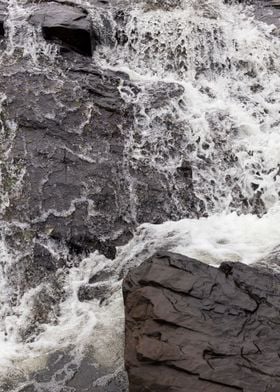 Water bubbles rocks