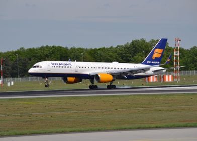 Icelandair B757