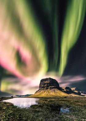Red and green aurora 