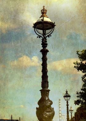 London Riverfront Lamp