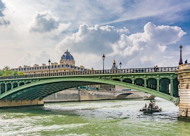 Cloud in Paris