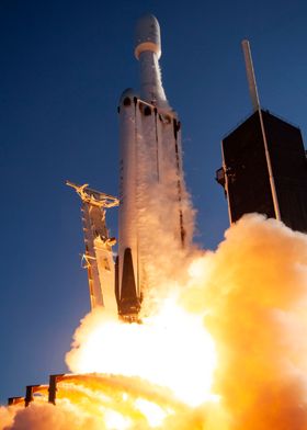 Falcon Heavy Lift Off 
