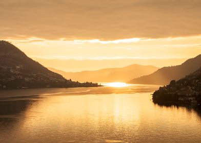 Tramonto sul lago di Como