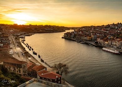 Sleeping sun in Porto 