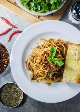 Spaghetti with bread