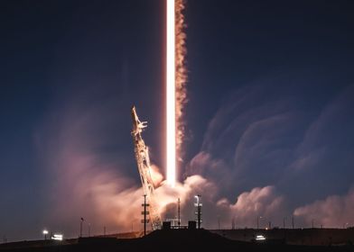 SpaceX Falcon 9 Liftoff