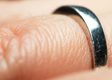 macro finger wedding ring