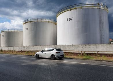 Seat Leon Cupra vs Tanks