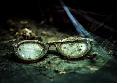 Old dirty glasses 