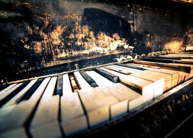 Broken grunge old piano