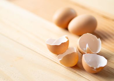 egg and cracked eggshell