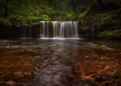 A curtain of water