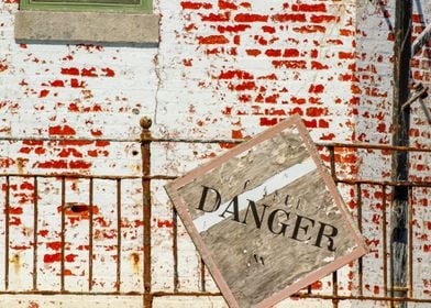 Grunge danger sign