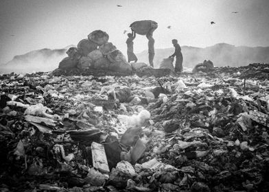 Labour at dump site