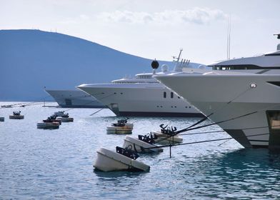 Modern super yachts