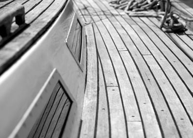 Deck in black and white