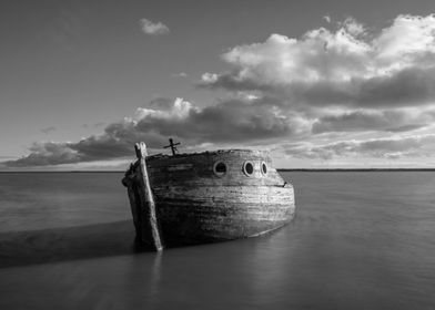 Boat wreck black and white