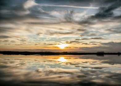 Clouds with sunset on lake