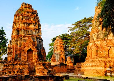 Prangs in Wat Mahathat 