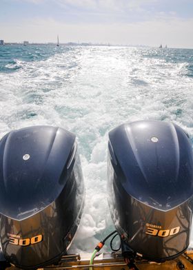 Speedboat outboard engines