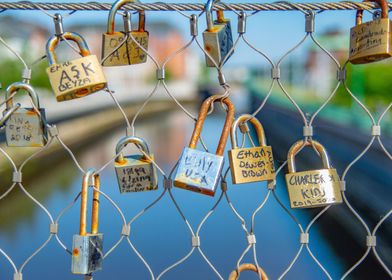 Padlocks bridge